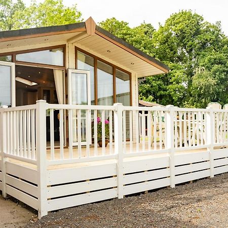 Pass The Keys The Lodge At Point House Farm - Sleeps Up To 6 Chester Zewnętrze zdjęcie